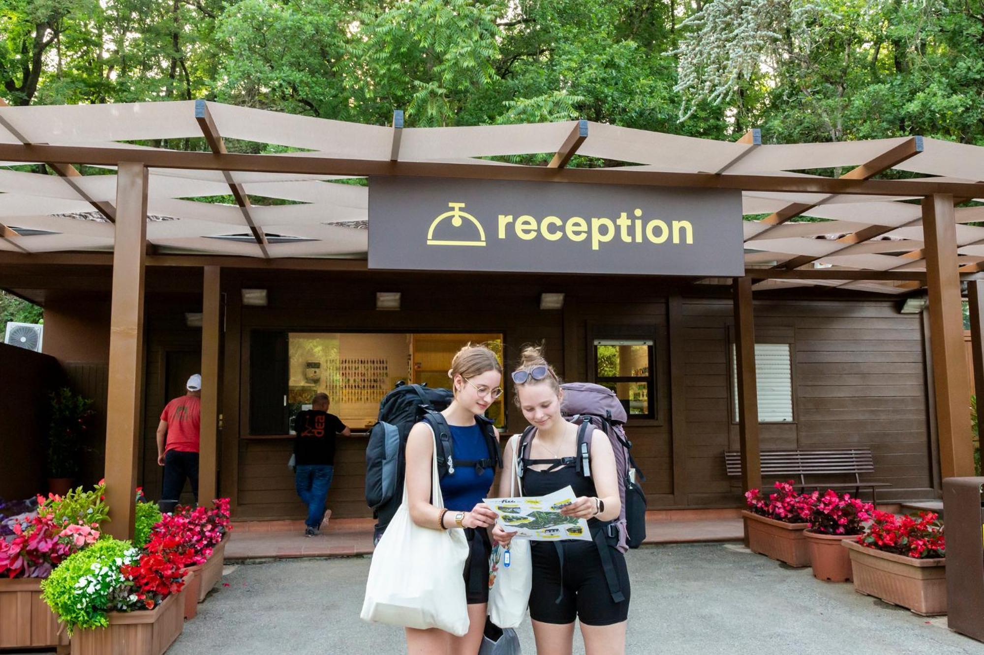 Hu Firenze Certosa Camping In Town อิมปรูเนตา ภายนอก รูปภาพ