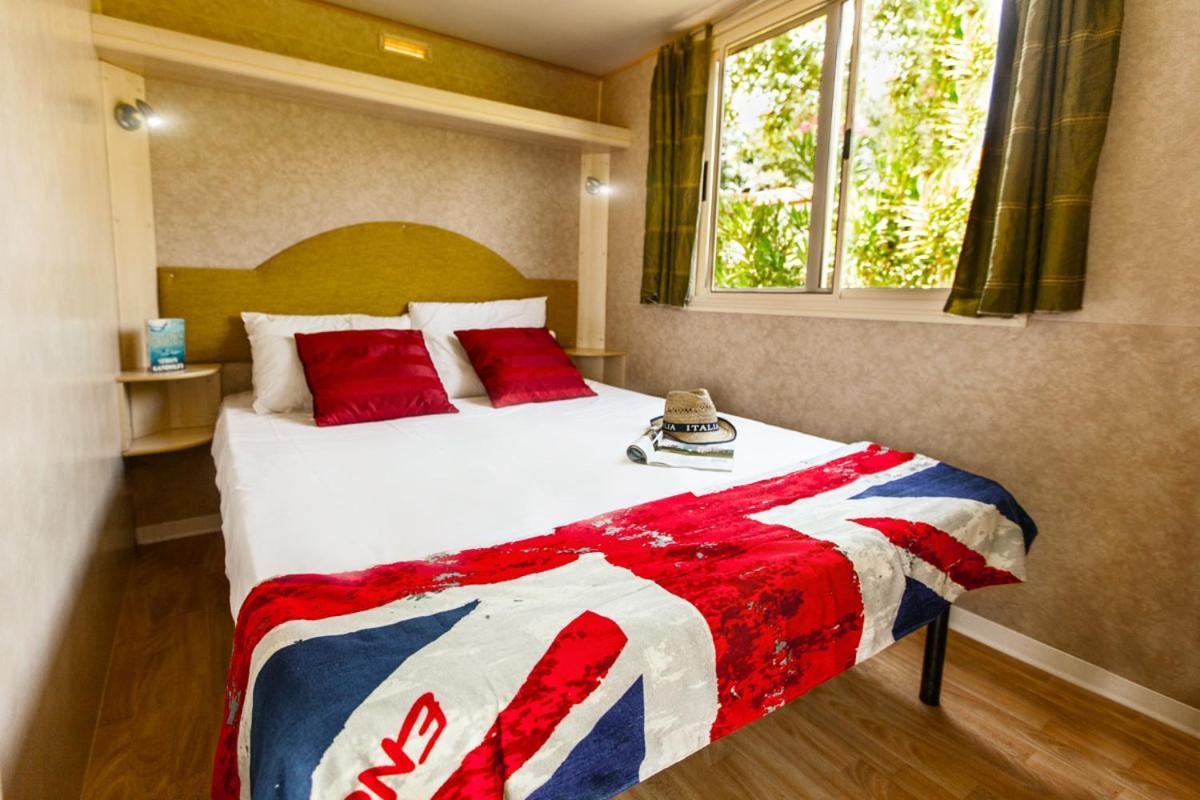 Hu Firenze Certosa Camping In Town อิมปรูเนตา ภายนอก รูปภาพ