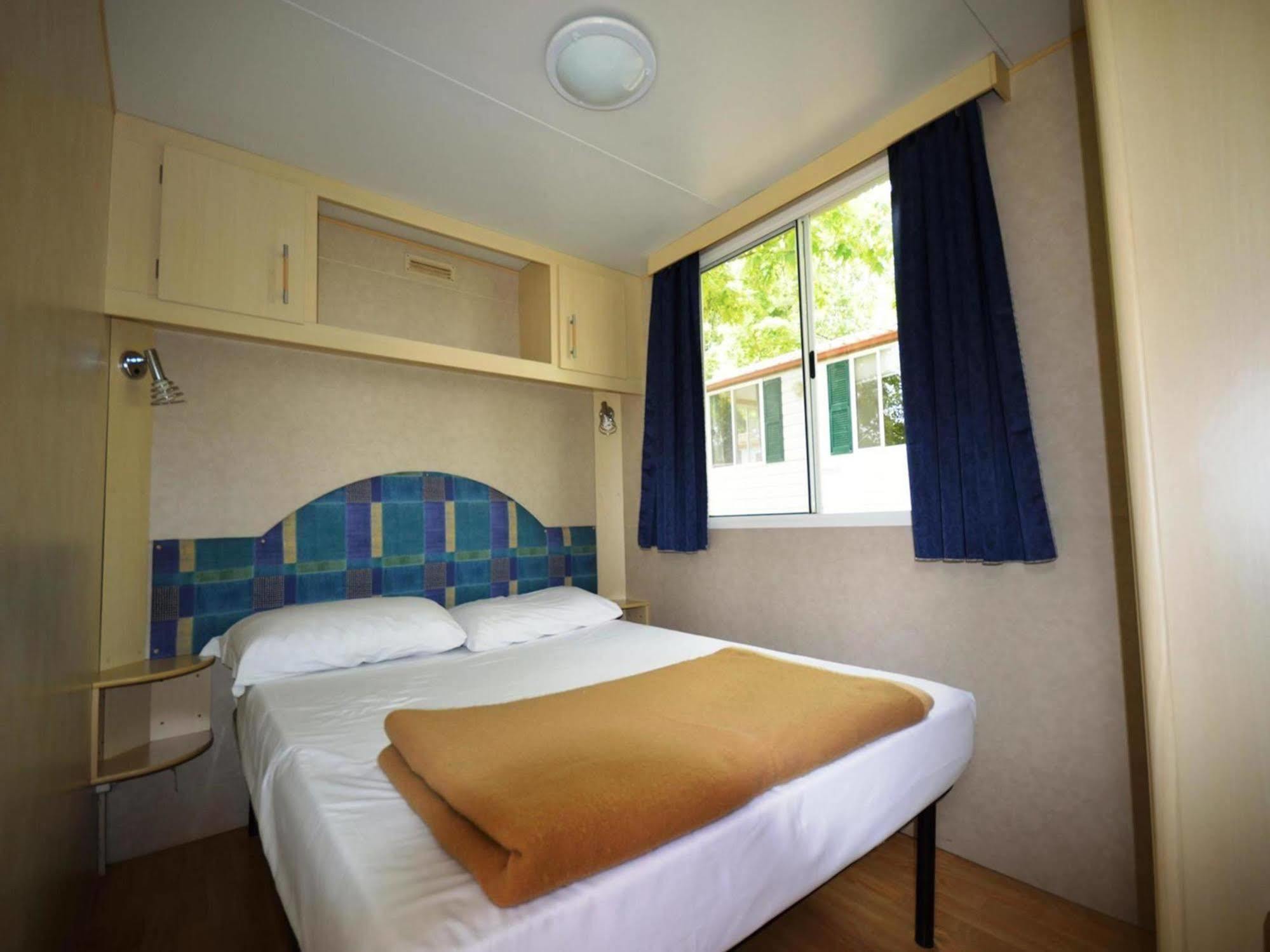 Hu Firenze Certosa Camping In Town อิมปรูเนตา ภายนอก รูปภาพ
